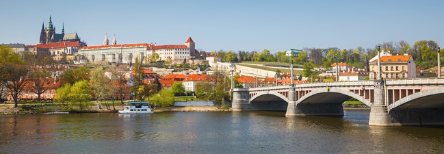 Prag: Hotelgutschein fürs Jurys Inn Prag im 4-Sterne-Hotel für 2 Personen für 2 ÜF nur 88 €